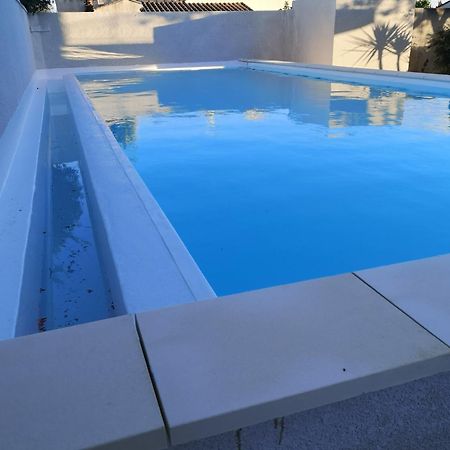 Appartement Dans Villa Avec Piscine Et Jardin Marguerittes Exterior foto